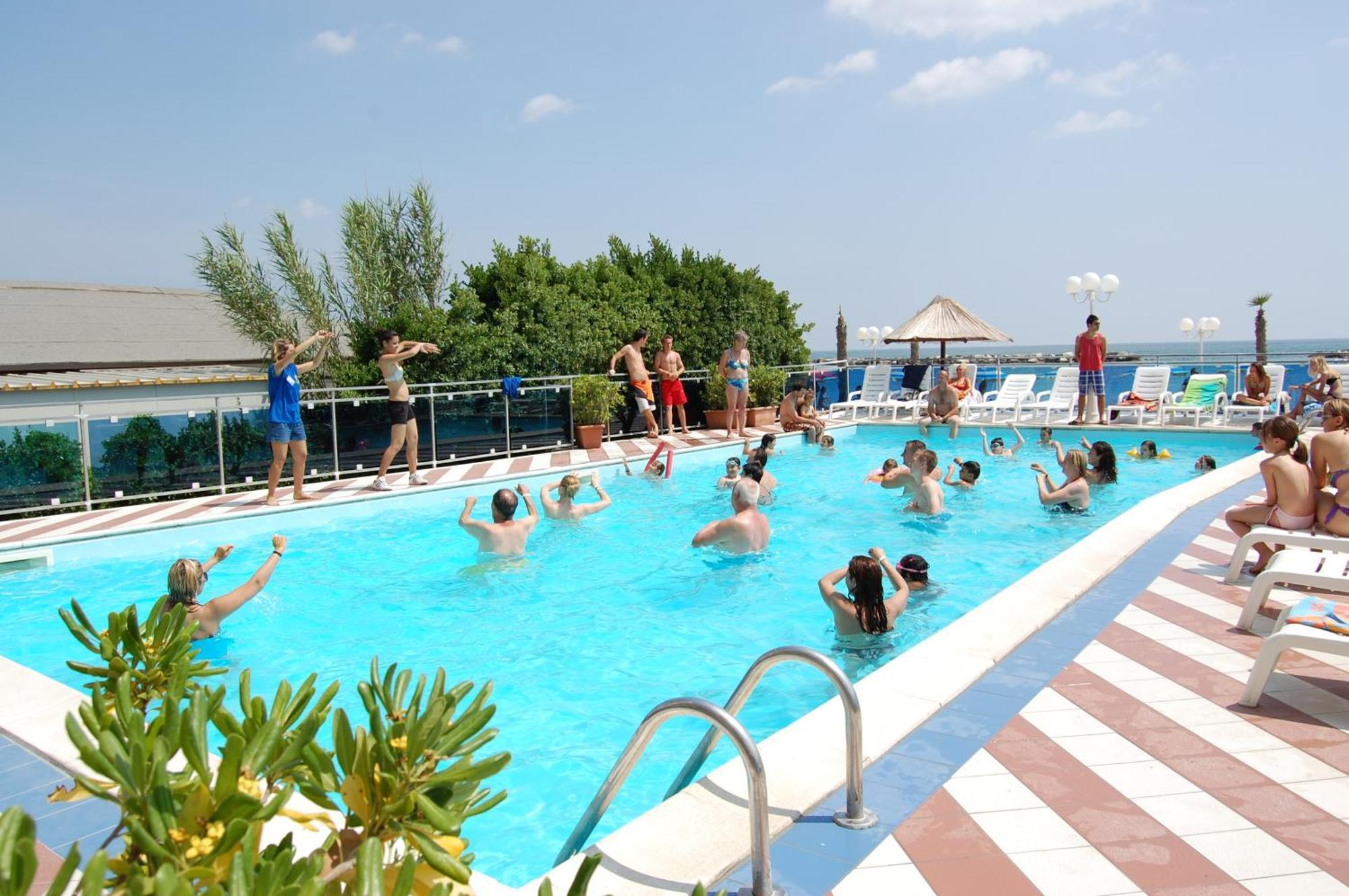 Bikini Tropicana Family Hotel Lido Di Savio Luaran gambar